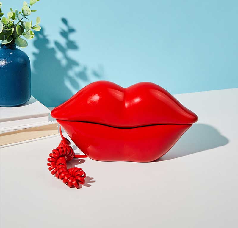An image of lips phone.
